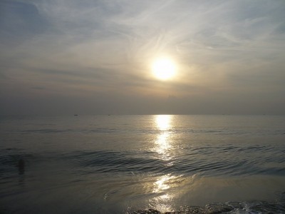 ホアヒンの海岸　太陽が昇るところ